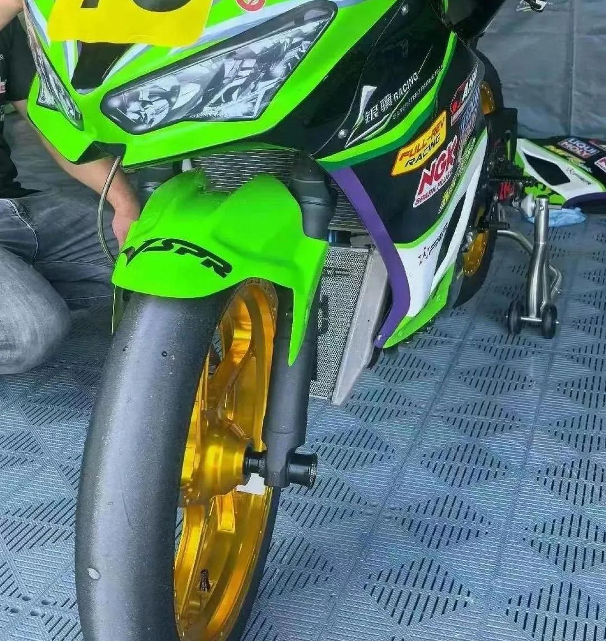  山地摩托车比赛 