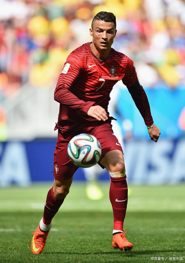  C罗迎来十五赛季出色发挥，中国队观众热烈欢呼！赛场气氛高涨