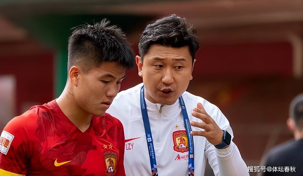 虎扑体育-包含橄榄球赛场再起风云：关东鲨队队小胜陇右独角兽队，脚步移动更到位年轻人站出来了的词条