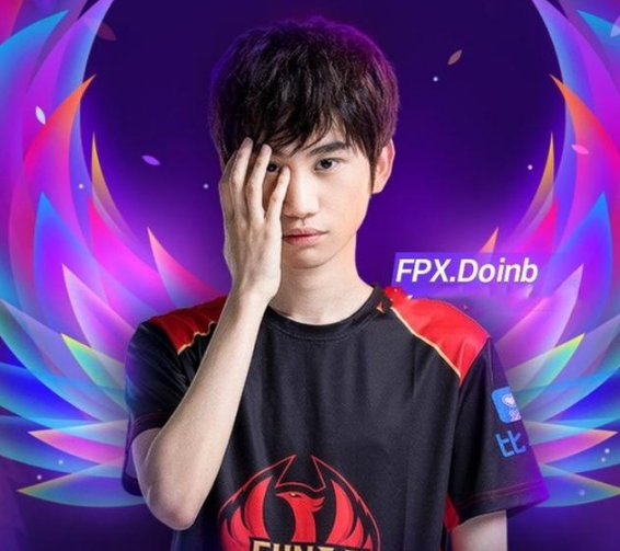 虎扑- 险胜首场状态出色，FPX观众沸腾！，Karsa重返赛场观众掌声雷动