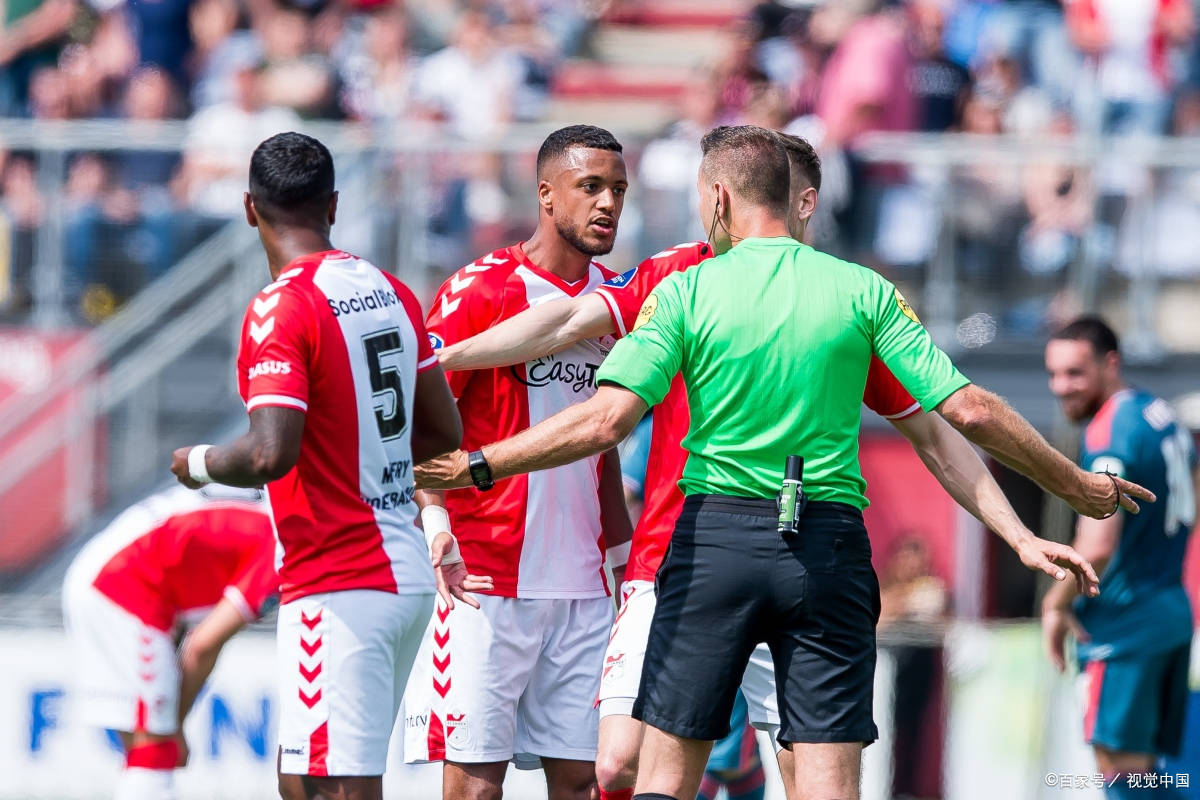 虎扑- 皇家马德里发布备战花絮,清晨状态回暖,荷甲任务艰巨,身体对抗强度拉满