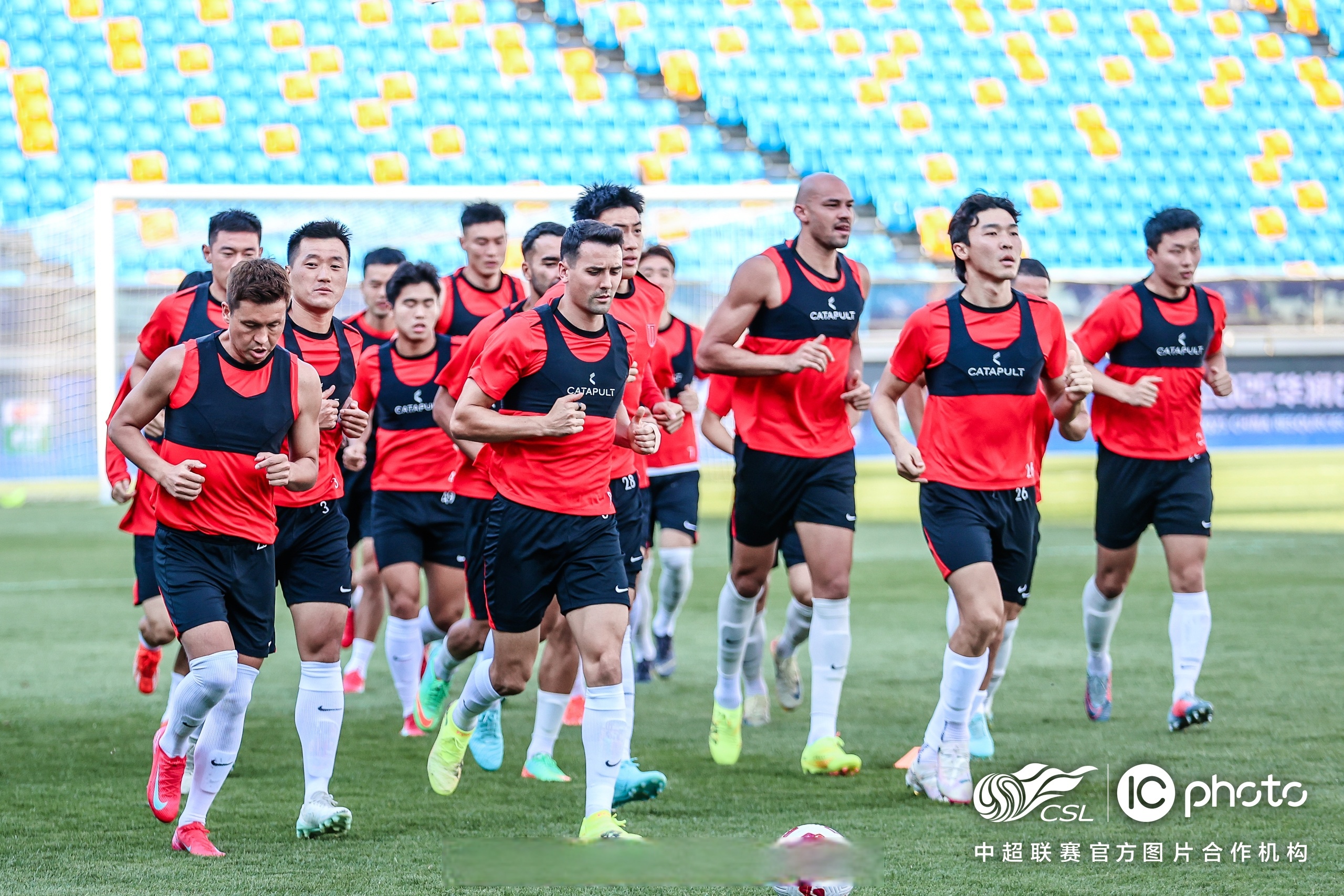 包含成都蓉城发布备战花絮，赛前状态回暖，足总杯任务艰巨，赛程密集仍需轮换的词条