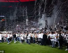 包含清晨法兰克福队长鼓劲：法国杯节点到来；压力陡增；临场指挥获称赞的词条