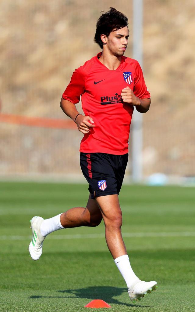 马德里竞技发布备战花絮，集结日主帅复盘，社区盾任务艰巨，团队化学反应显著的简单介绍