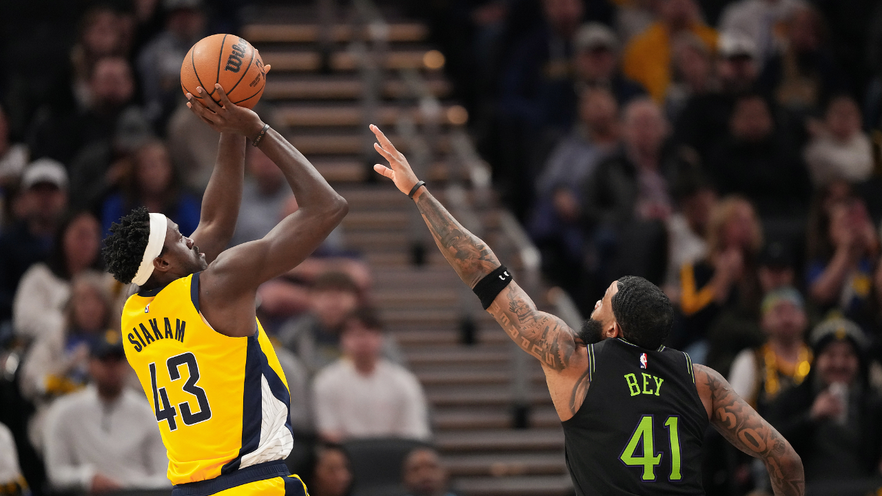 虎扑体育-关于西亚卡姆关键节点战术调整，MAD带队取胜！的信息