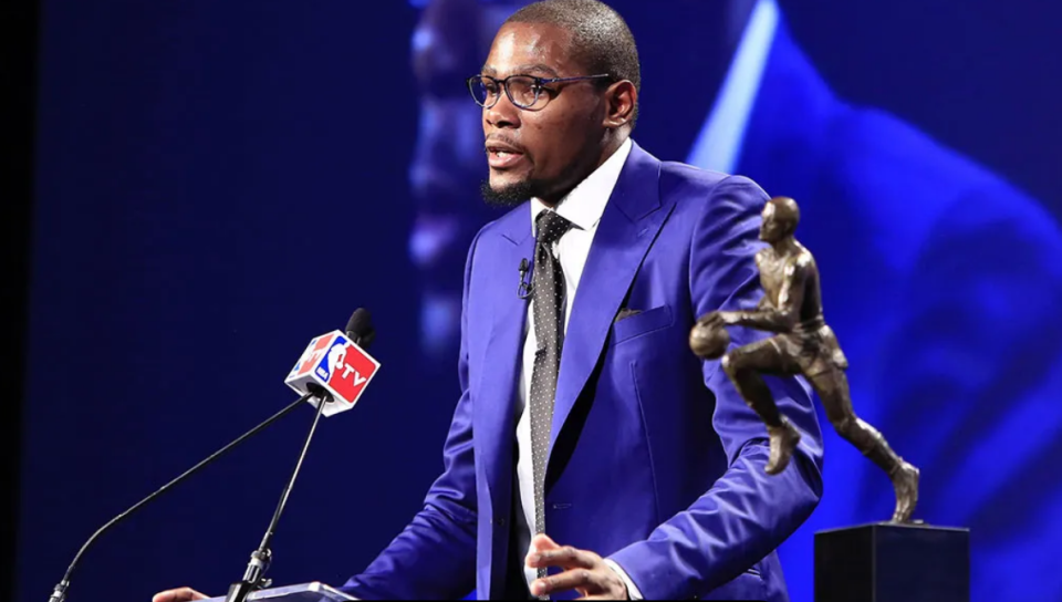 虎扑网-杜兰特回归赛场，爆冷首场状态亮眼，老鹰观众沸腾！的简单介绍