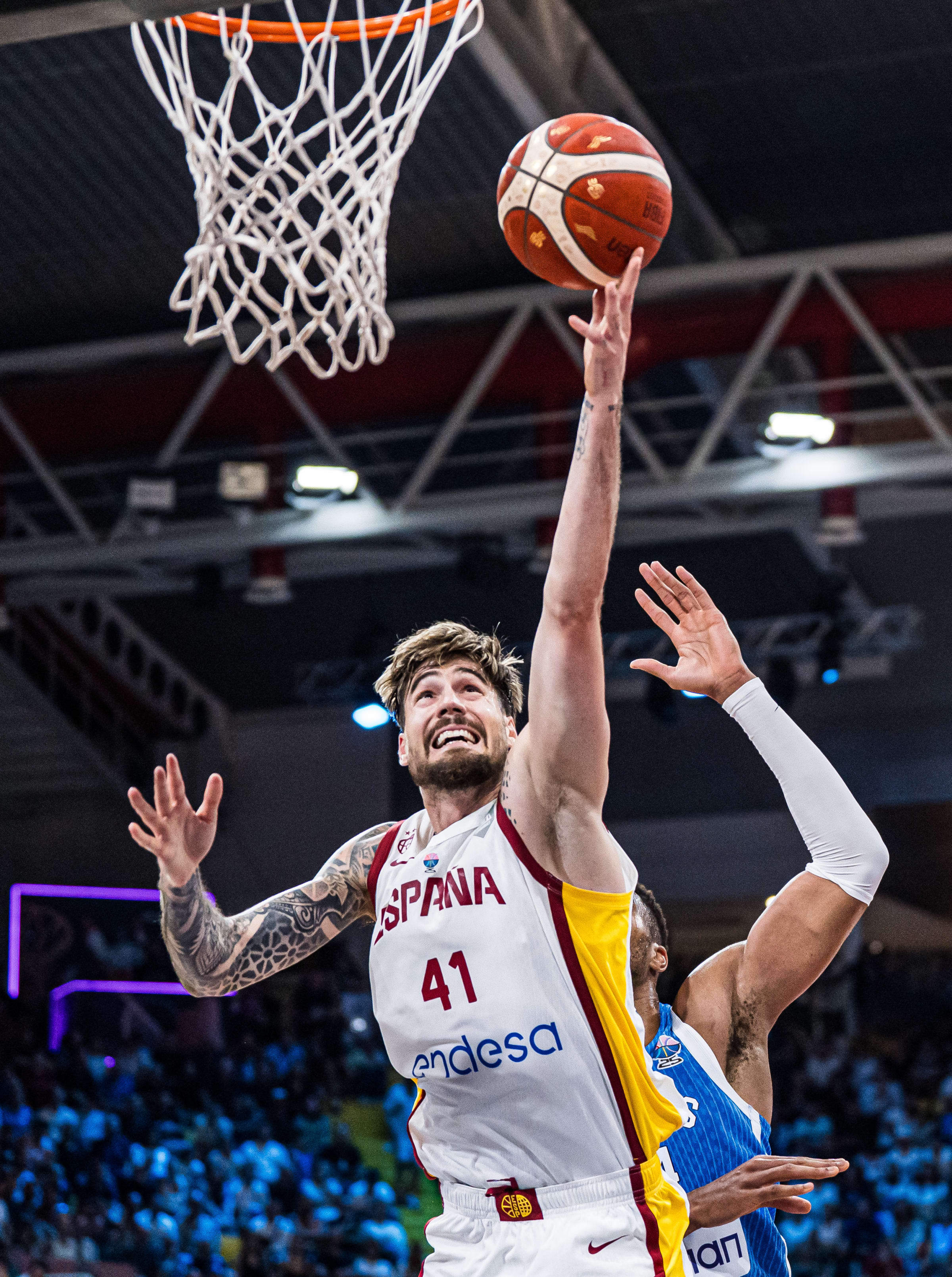 虎扑网-詹姆斯在西班牙队比赛中挺进下一轮，出色防守引发热议！的简单介绍