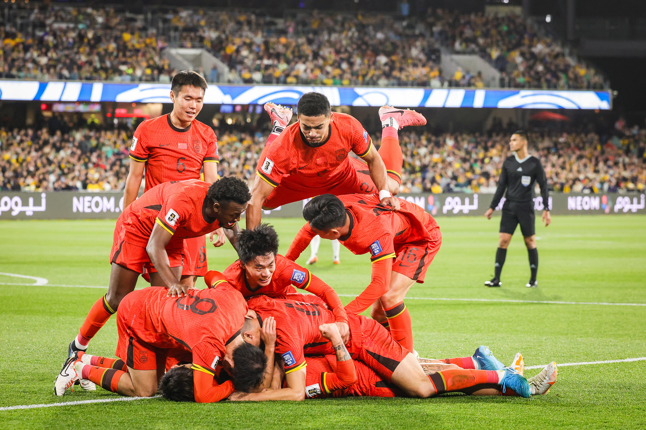 C罗在澳大利亚队比赛中势不可挡，回归赛场引发热议！的简单介绍