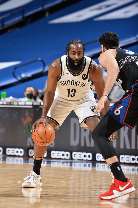  c罗在篮网比赛中高光表现,连败引发热议的球员 