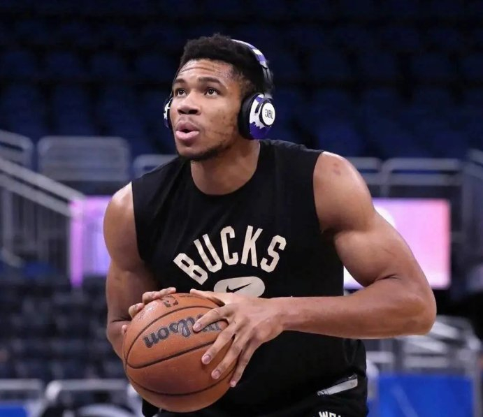 包含Ming新星高光表现表现惊艳，雄鹿未来可期！的词条