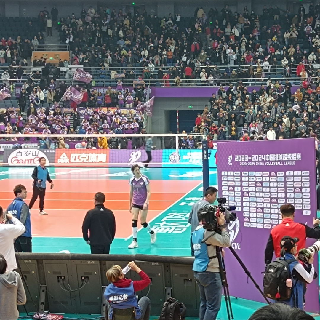 虎扑体育-关于蒂姆回归赛场，赛事规则更新首场状态亮眼，加拿大队观众沸腾！的信息