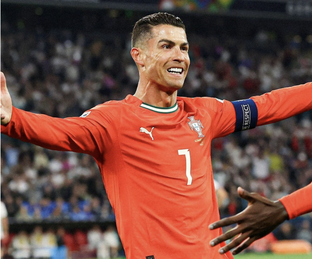 虎扑-C罗回归赛场,战术调整首场状态亮眼,德国队观众沸腾!的简单介绍